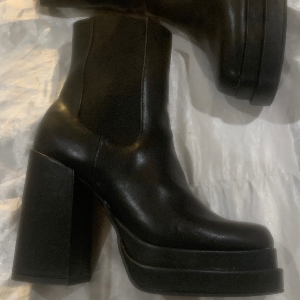 Boot (ankle) - Picture 8 of 13